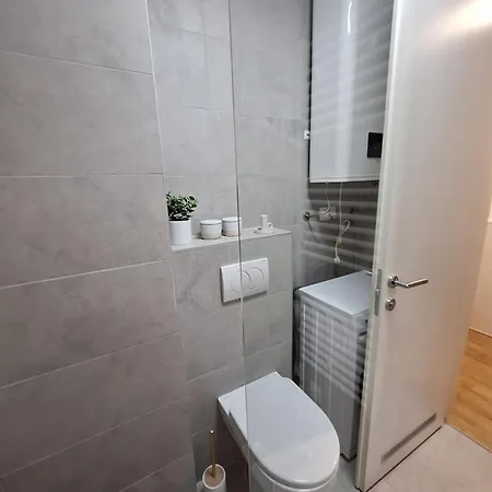 D'or With Free Private Parking * Zara