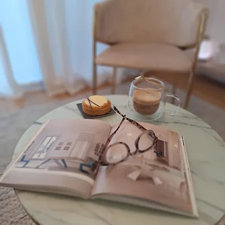 D'or With Free Private Parking * Zara